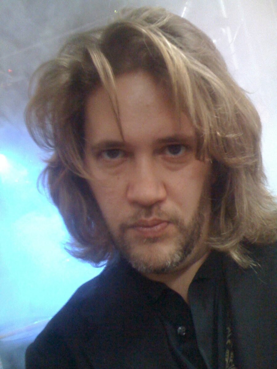 Portrait of V, mentalist and close-up magician